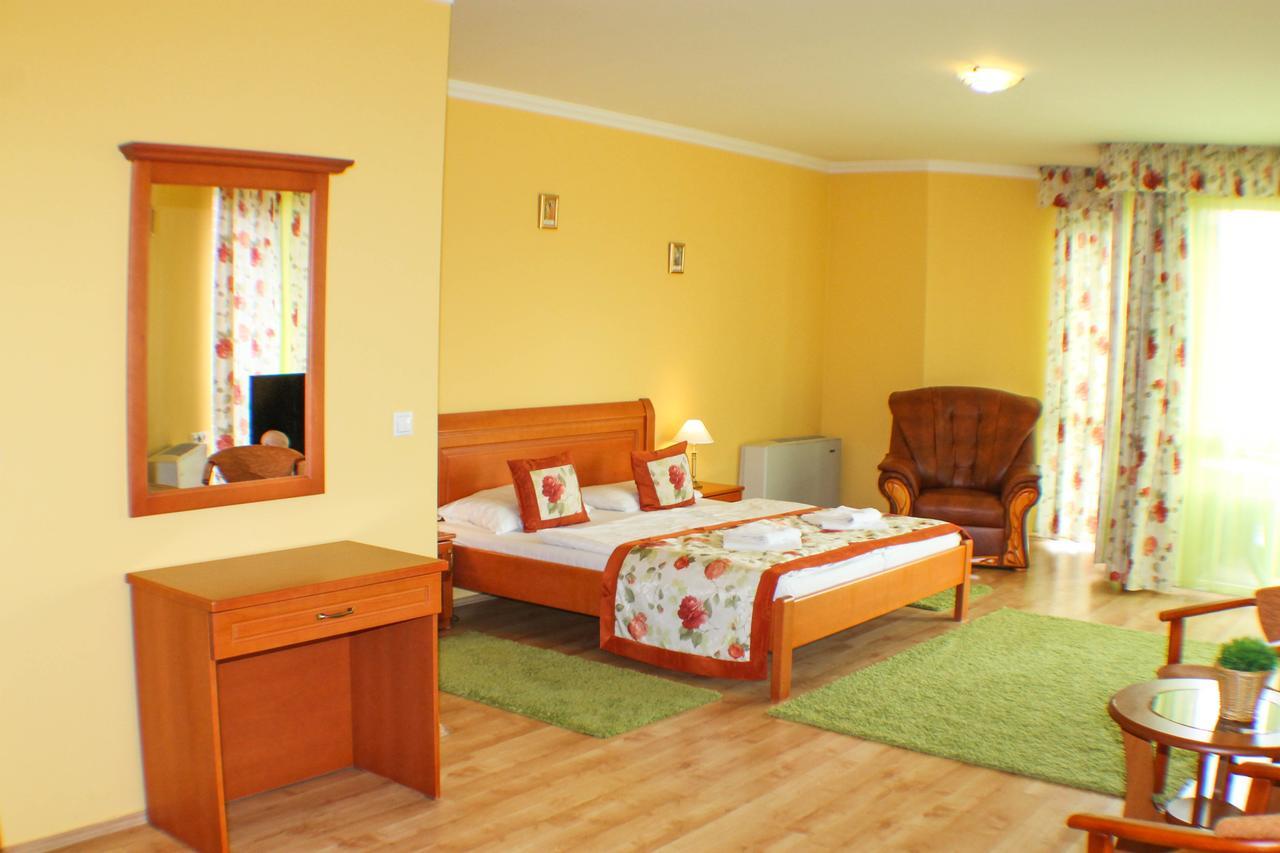 Hotel Járja Hajdúszoboszló Esterno foto