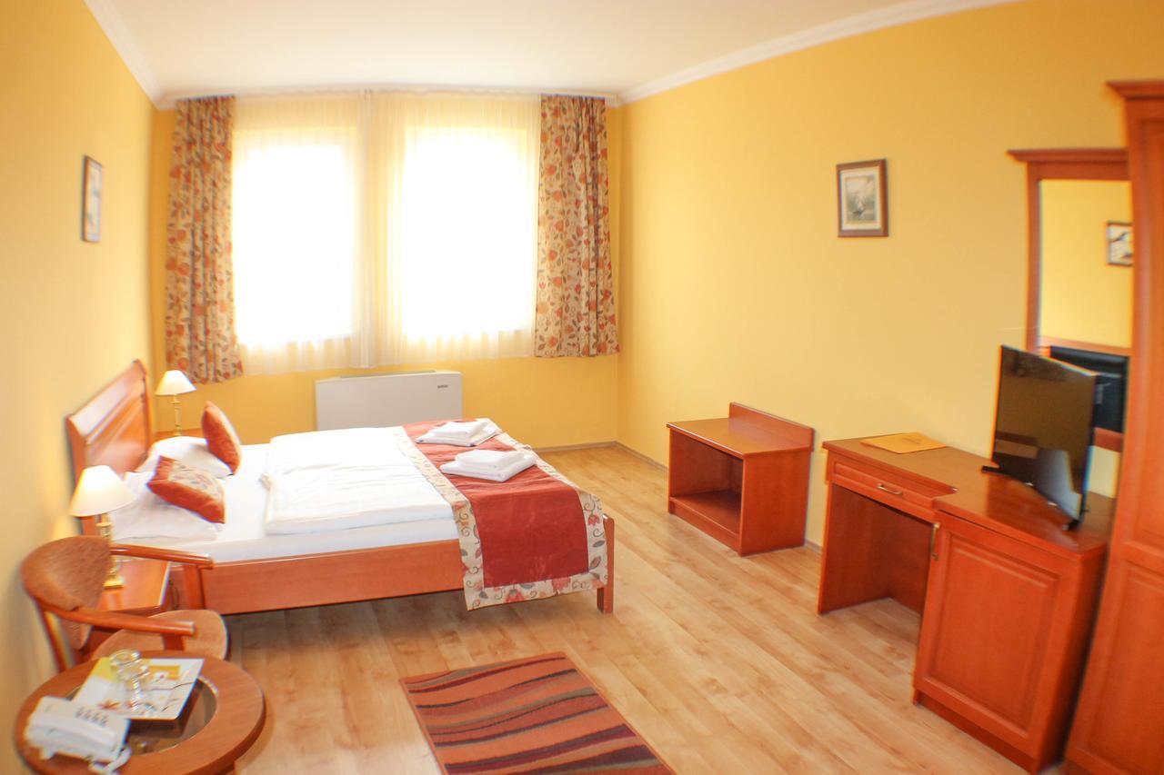 Hotel Járja Hajdúszoboszló Esterno foto